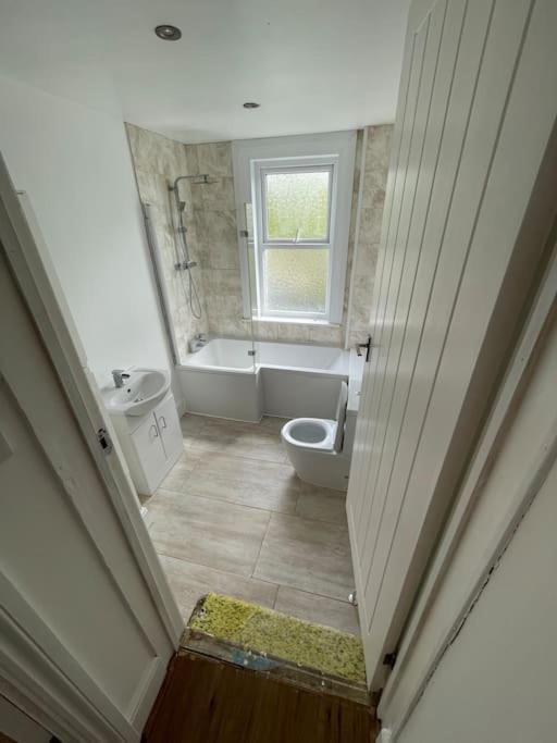 Modern 2 Bedroom Terraced House 도버 외부 사진