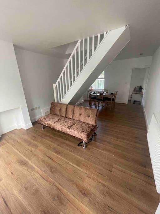 Modern 2 Bedroom Terraced House 도버 외부 사진