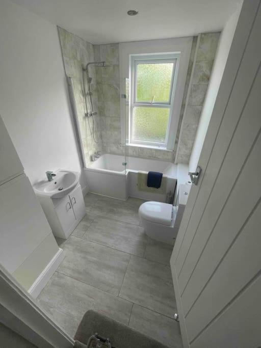 Modern 2 Bedroom Terraced House 도버 외부 사진
