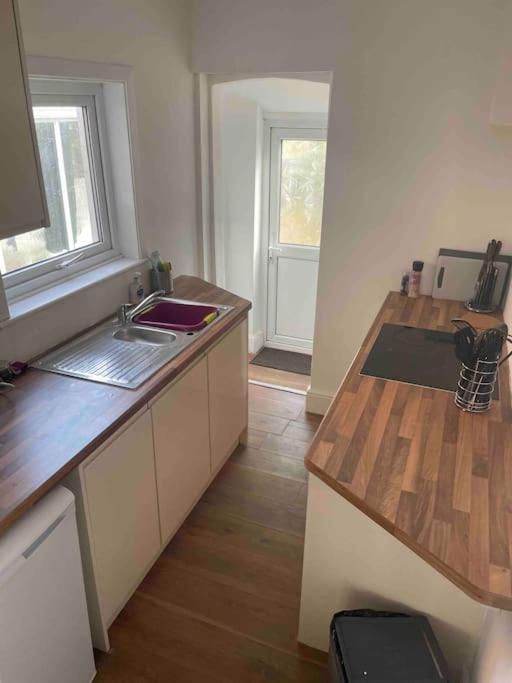 Modern 2 Bedroom Terraced House 도버 외부 사진